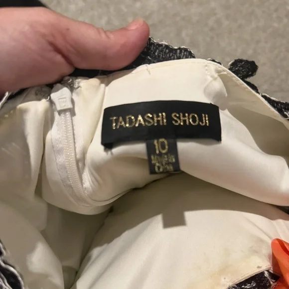 Elegant Tadashi Shoji Gown - Picture 6 of 6